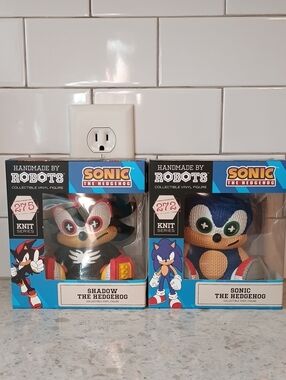 Sonic the Hedgehog; Shadow The Hedgehog Handmade by Robots Knit Vinyl Figures